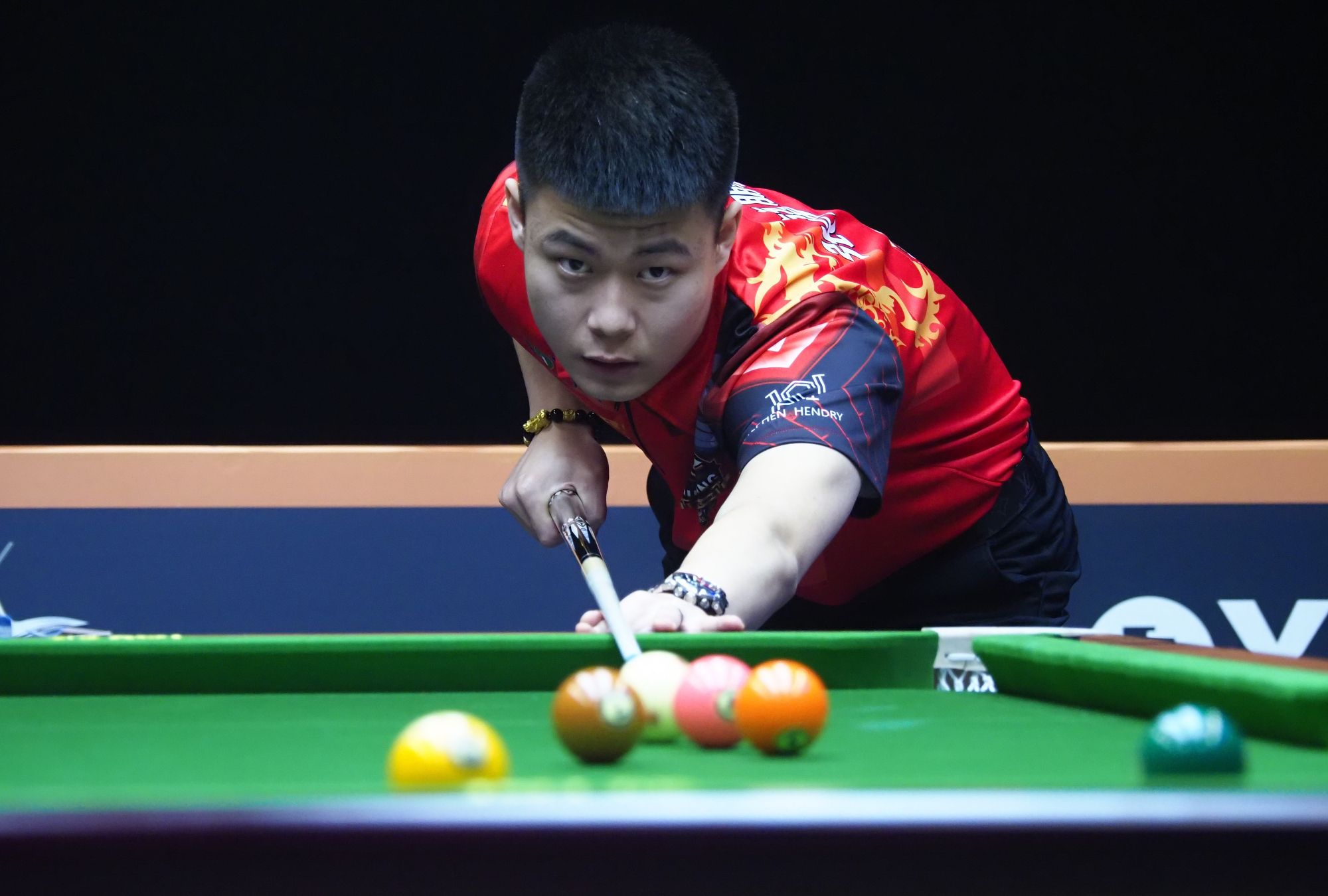 在强调控球 在强调控球