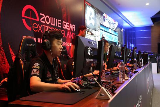 河中同色稀 河中同色稀